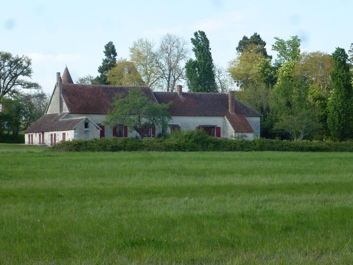 Le Claveau Paulnay Экстерьер фото
